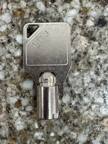 Tomy vending machine - key, 3013