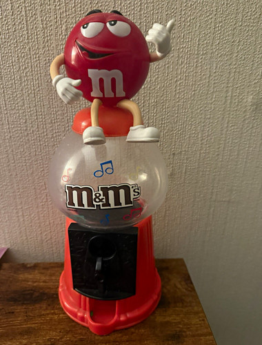 Red character globe - m&m's,