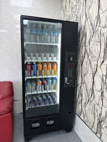 Vending machine for drinks - for,