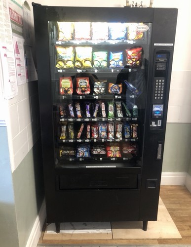 Snack vending machine with - machine,