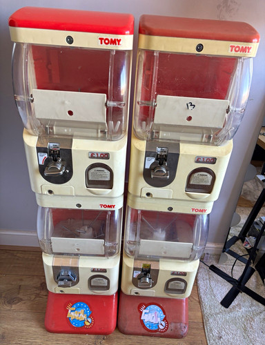 Tomy toy vending machine - machine, x2
